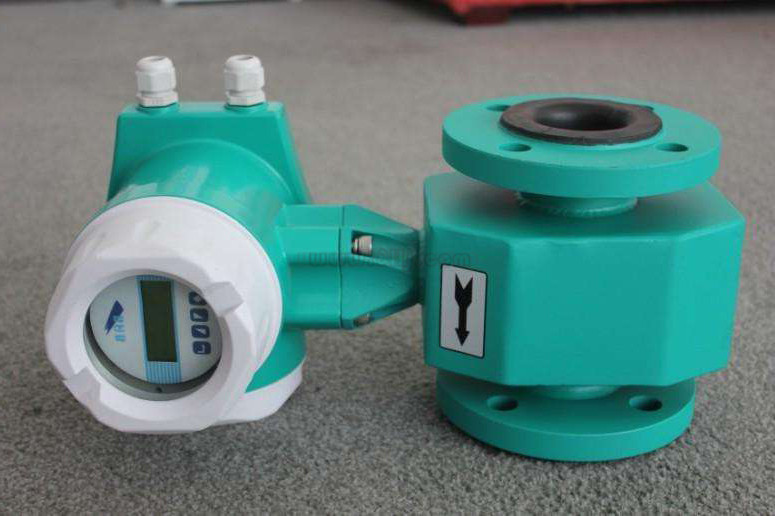 “便携式明渠流量计液位流量同时比对功能探讨”